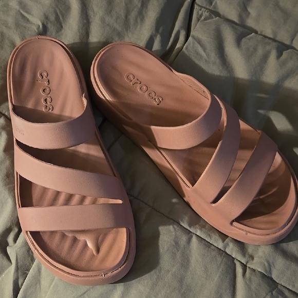 CROCS Pink Sandals with Straps - Picture 1 of 4